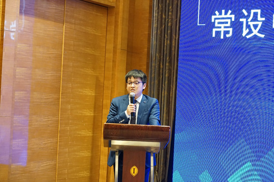 （徐之和主持会议）.jpeg